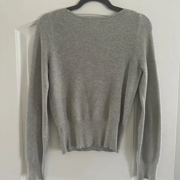 Leith Lightweight Sweater with Sweetheart V-Neck Detail - Size XXS - Loose Fit - Picture 3 of 6